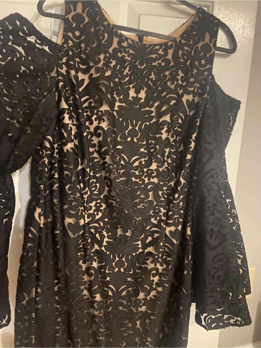 18W Dress Belle Sleeves Lace Overlay Cold-Shoulder Sheath Dress - Picture 4 of 8